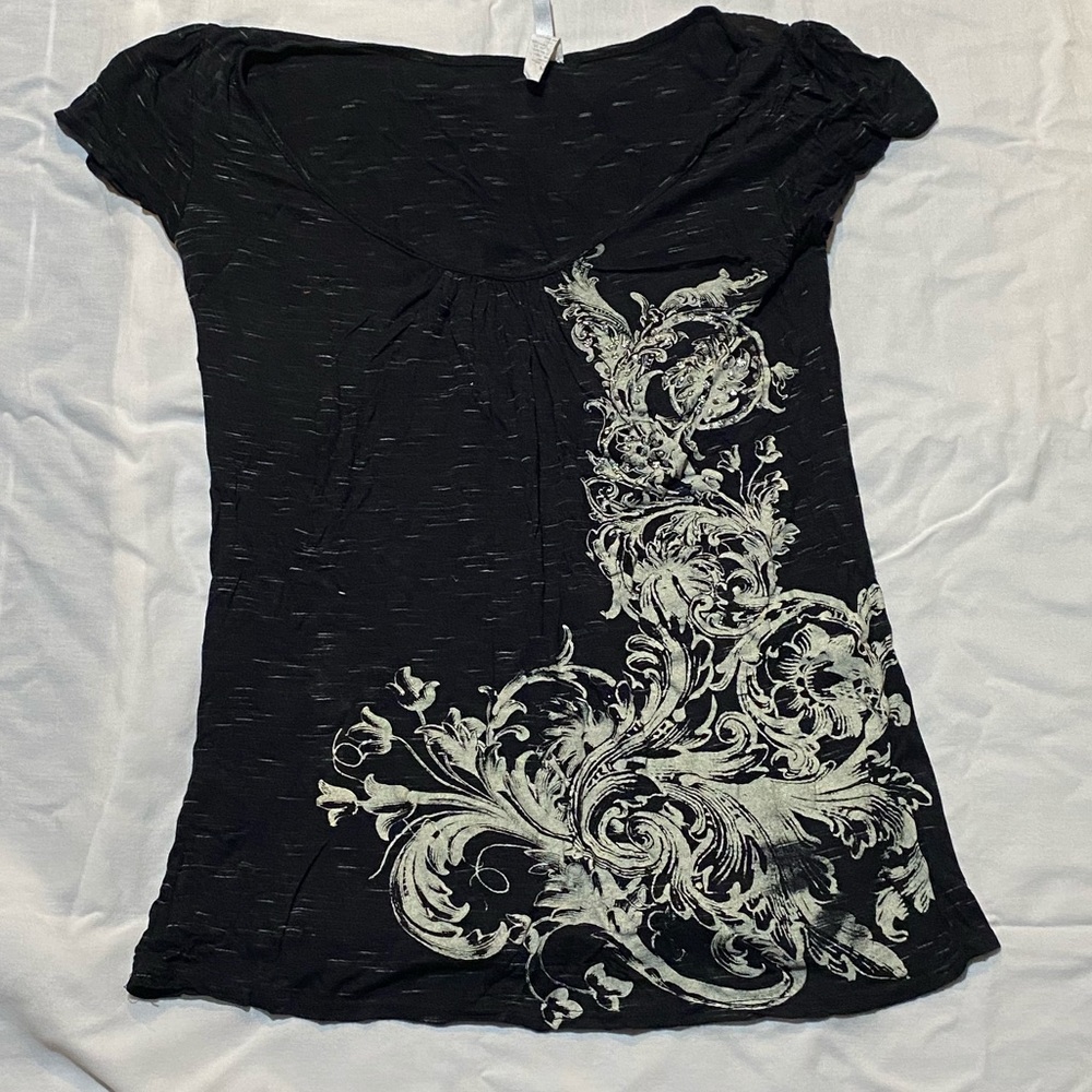 Discreet brand shirt